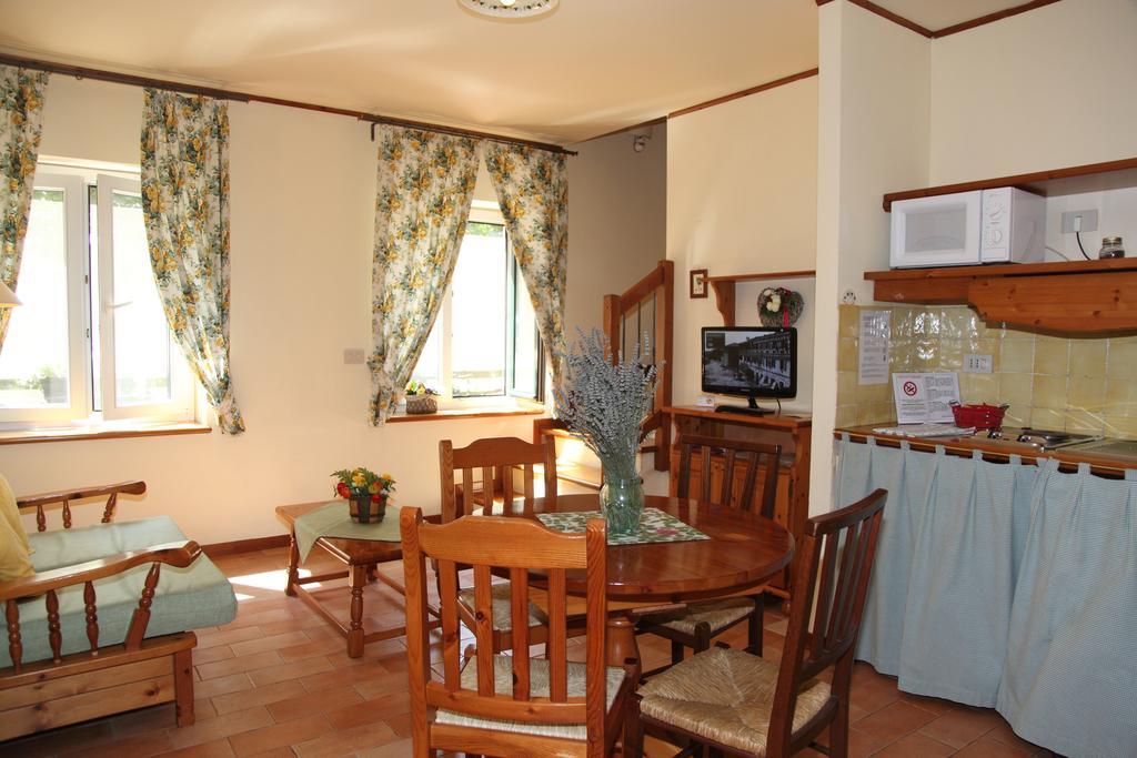 Agriturismo Isola Augusta Palazzolo dello Stella Bagian luar foto