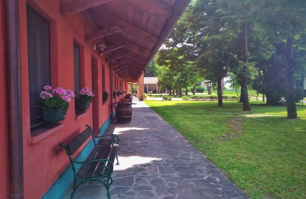 Agriturismo Isola Augusta Palazzolo dello Stella Bagian luar foto