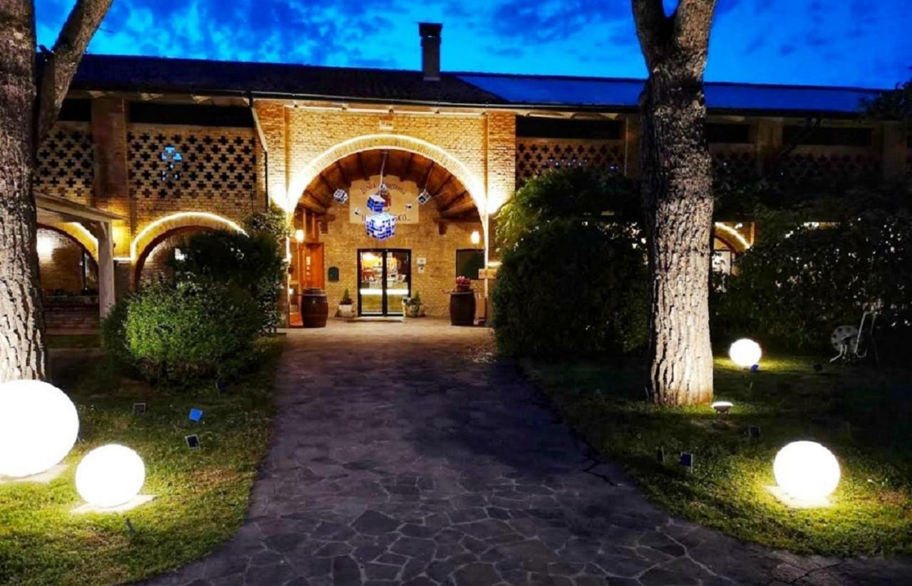 Agriturismo Isola Augusta Palazzolo dello Stella Bagian luar foto